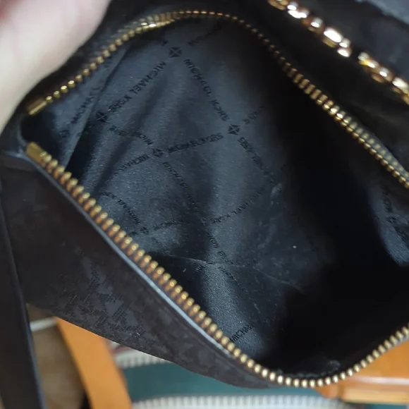 Michael Kors Elegant Black Crossbody Bag - Picture 5 of 6